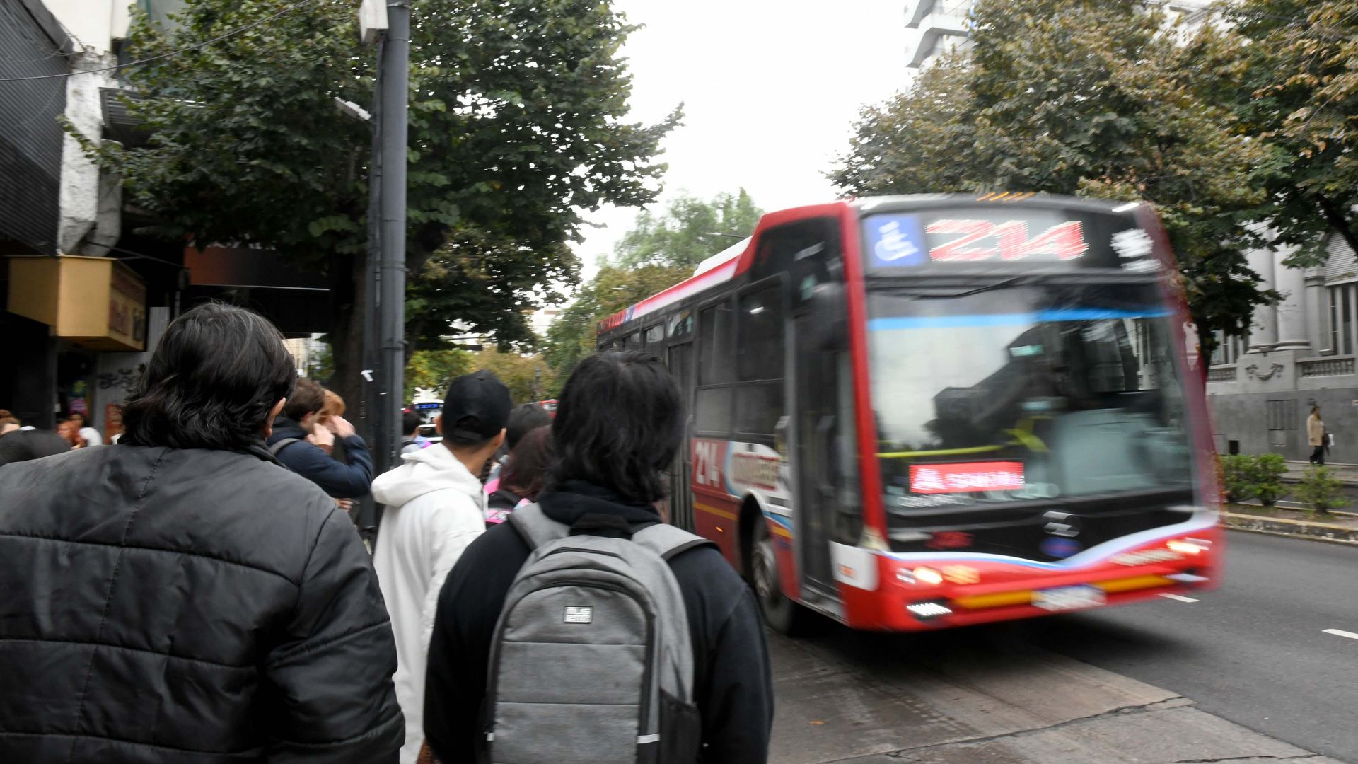 Las empresas de  micros aclararon que no se alcanzó una solución a la escasez de servicios