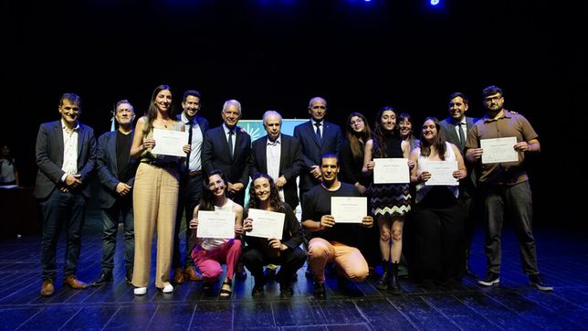 entregaron los premios joaquin v. gonzalez a los mejores promedios de la unlp