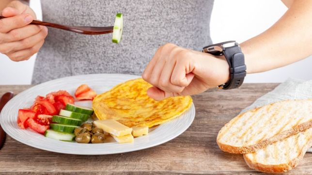 ¿como es el ayuno intermitente? todo lo que hay que saber sobre la dieta del momento