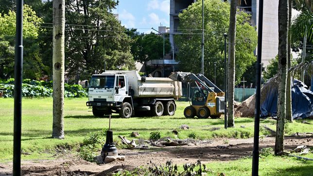 con movimientos de maquinas y obreros, reiniciaron los trabajos para poner en valor el parque saavedra