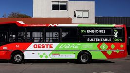 hito historico en la plata: presentaron el primer micro electrico con baterias de litio hito historico en la plata: presentaron el primer micro electrico con baterias de litio