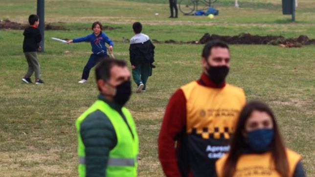 fuertes controles de las salidas saludables en plazas y parques