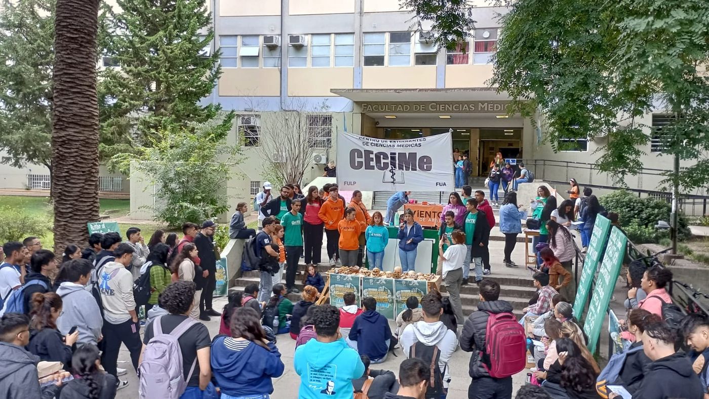Una clase pública en la facultad de Medicina. Las autoridades no informaron sobre la situación financiera.
