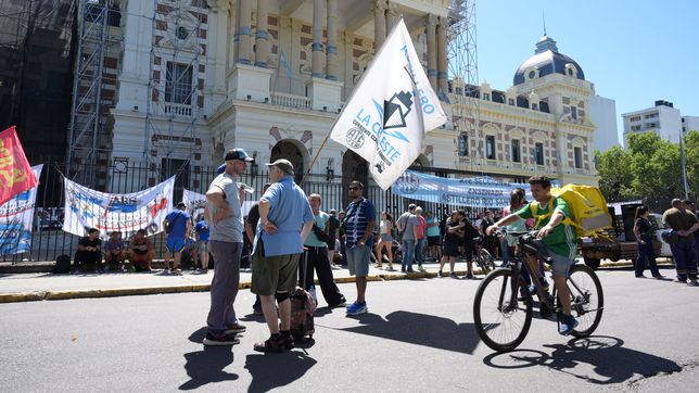 trabajadores del astillero rio santiago presionan a la provincia por salarios y recategorizaciones