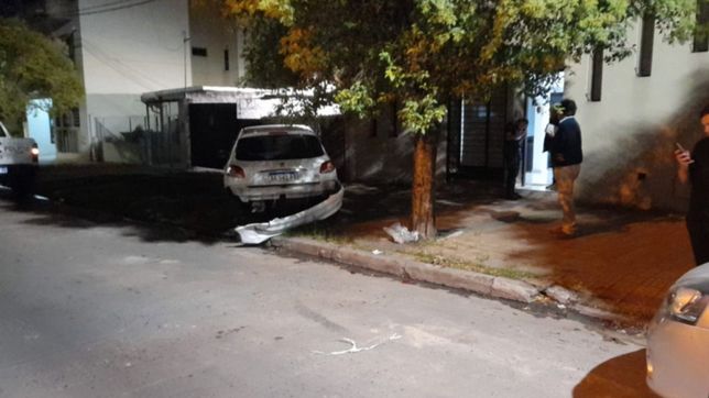 viajaba borracho por la loma, choco contra un auto estacionado e intento darse a la fuga