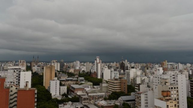 con alerta roja y a la espera de tormentas, asi seguira el clima en la plata