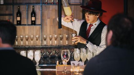 Con cocina de autor, música en vivo y coctelería de lujo, llega Desafinado Club a City Bell