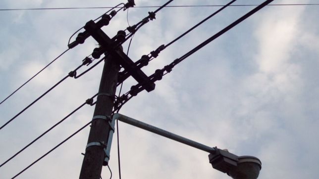 atraparon a un joven robando cables en plena madrugada y termino preso