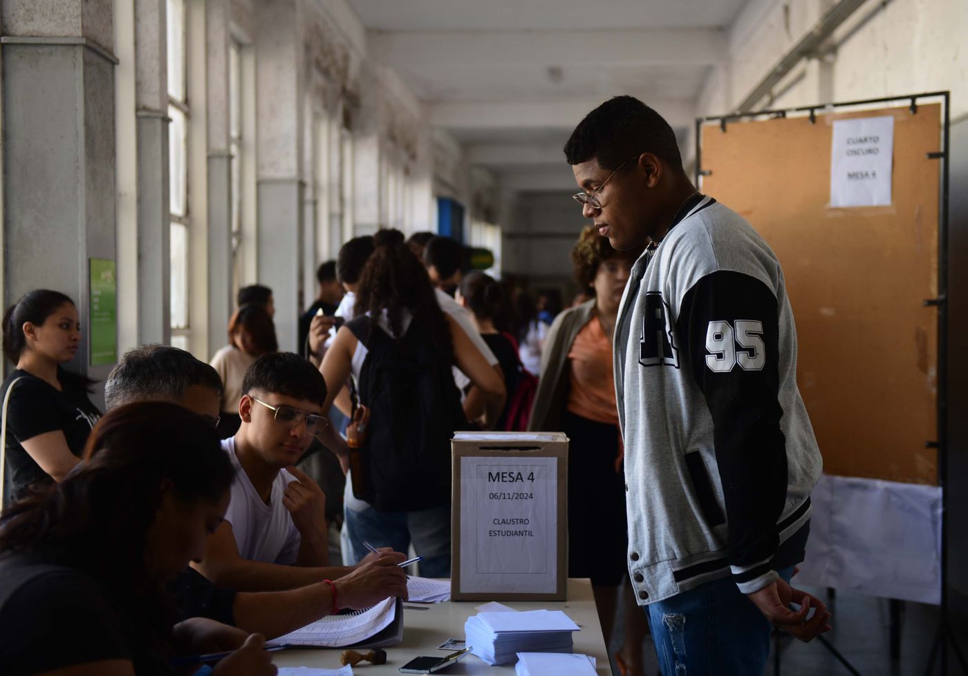 Elecciones en la UNLP  facultad de Medicina(17).jpg