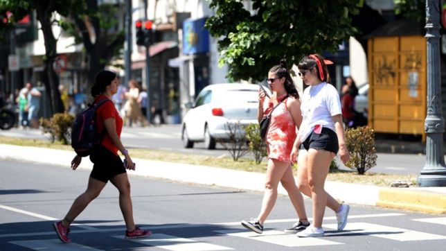la plata cierra la semana con sol, pero en alerta por fuertes vientos y tormenta
