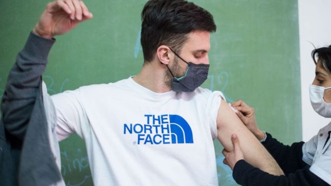 estudiantes y docentes antivacunas presentaron un amparo para volver a clases en la unlp