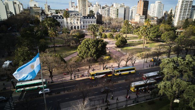 se conocieron las empresas que remodelaran las plazas de la plata
