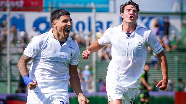 el lobo quiere aullar con su gente y alejarse del descenso