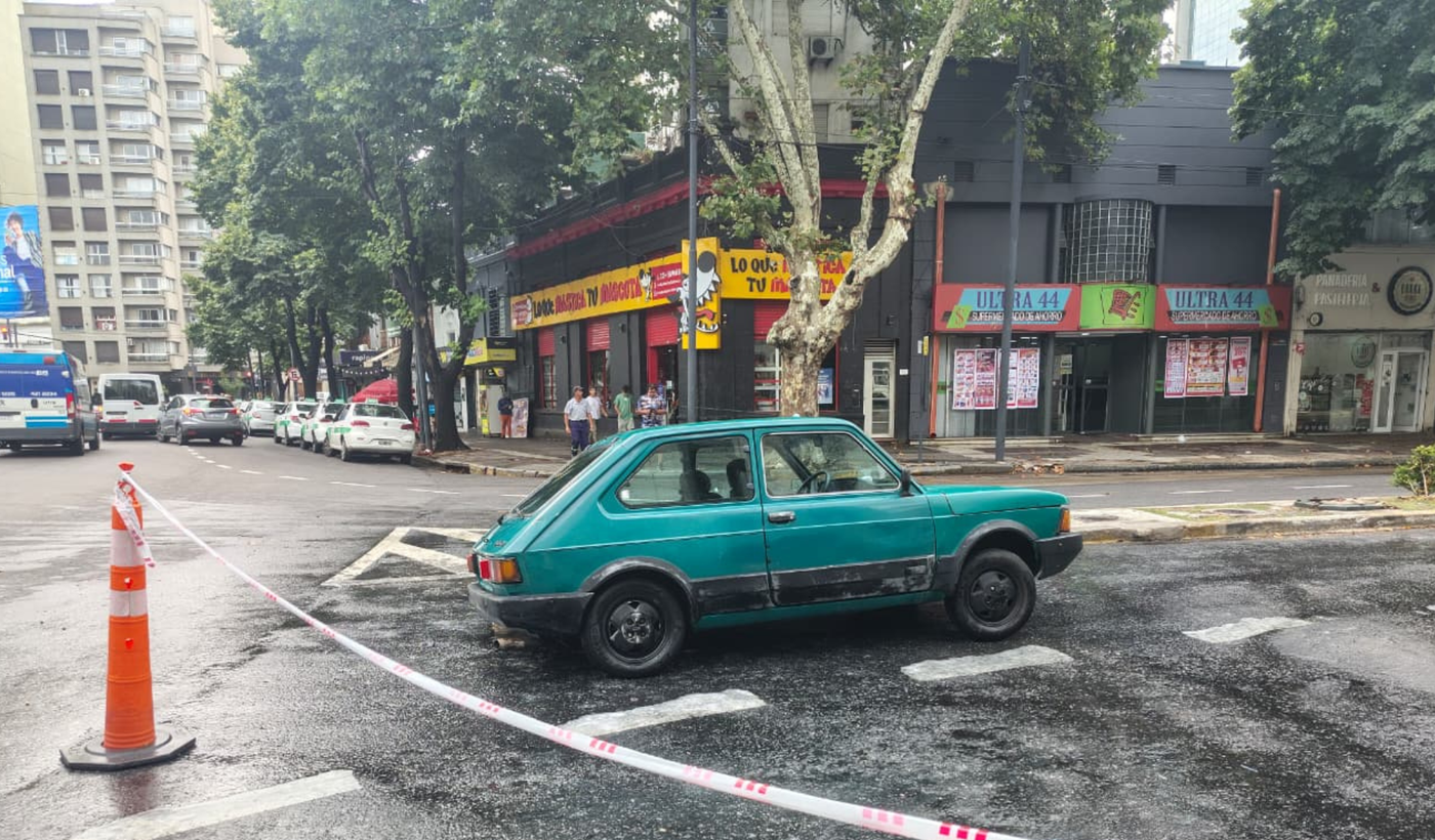 auto encajado plaza italia