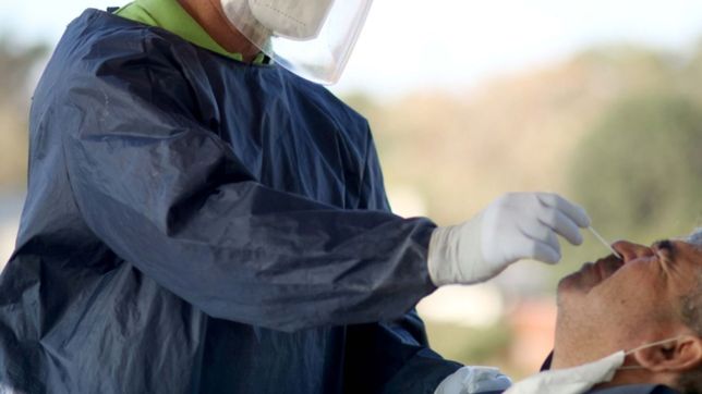 ¿quienes pueden hisoparse en los centros publicos de testeo de covid en la plata?