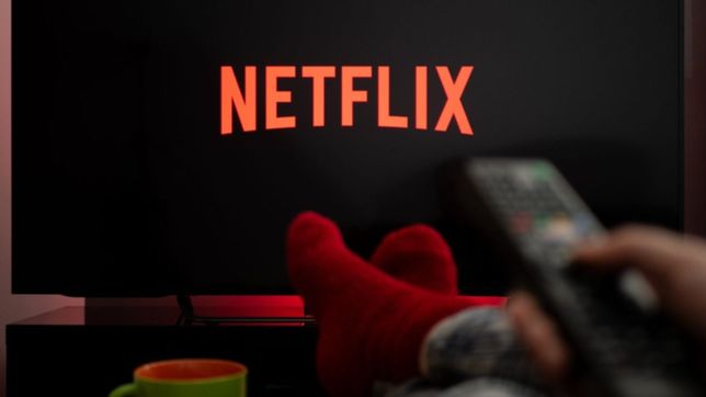 netflix dio marcha atras y dejara de cobrar por compartir cuentas