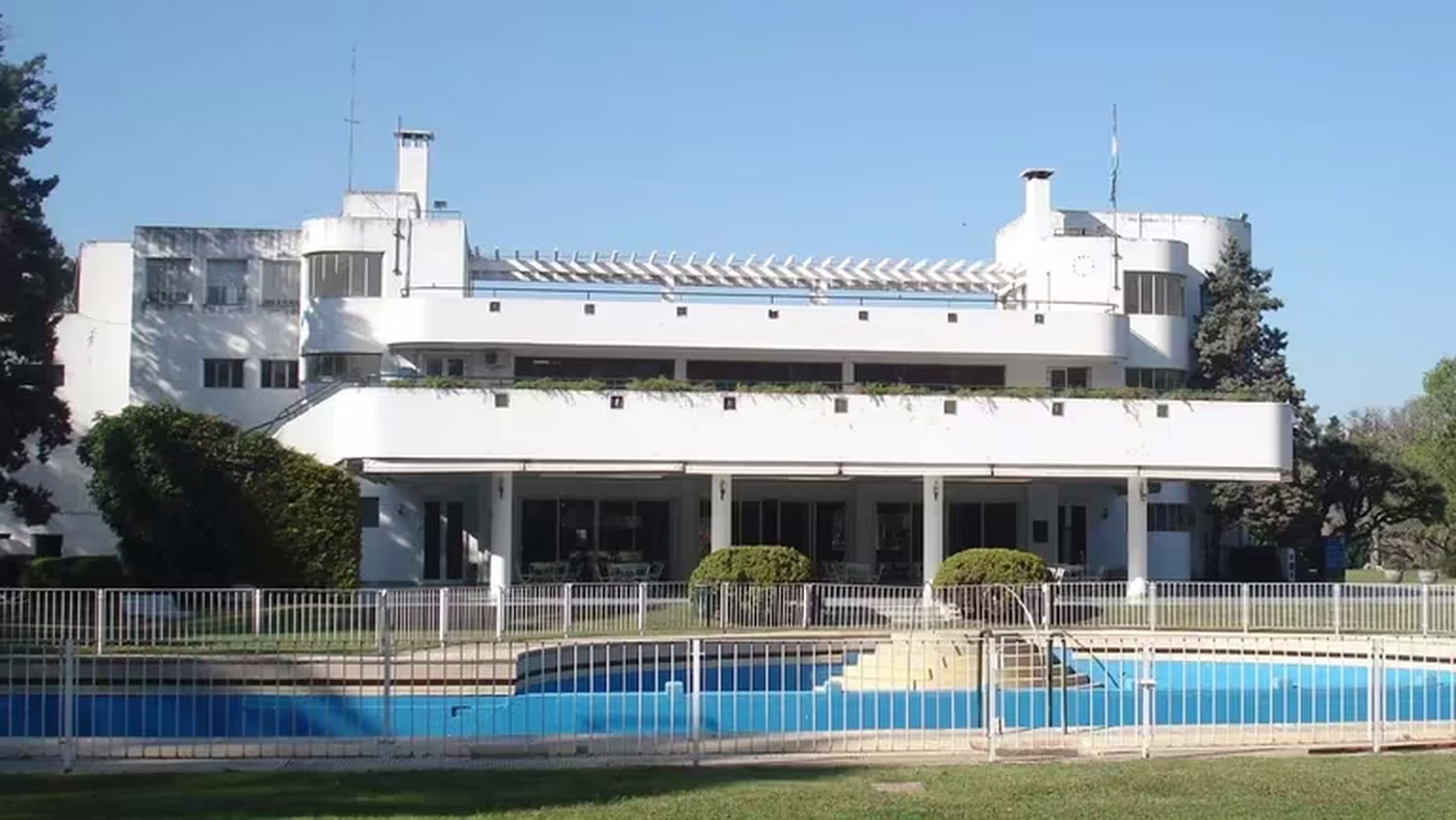 El nene de 10 a&ntilde;os hab&iacute;a quedado internado luego de haber quedado atrapado en el filtro de la pileta del Jockey Club de Rosario.