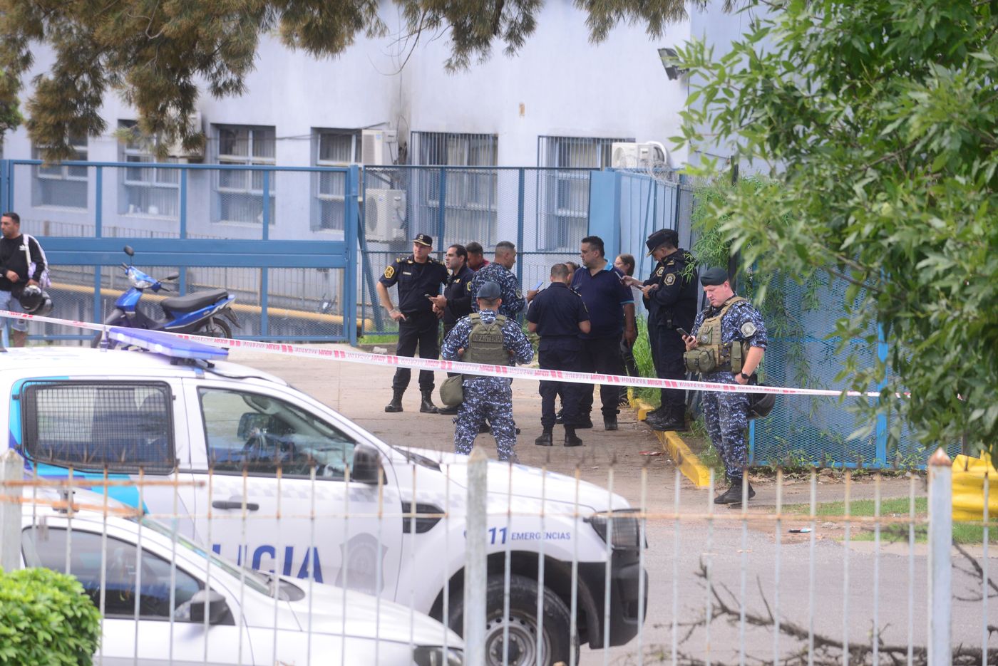 Enfrentamientos de la barra de gimnasia y la UOCRA en el Hospita del Gonnet (6).jpeg