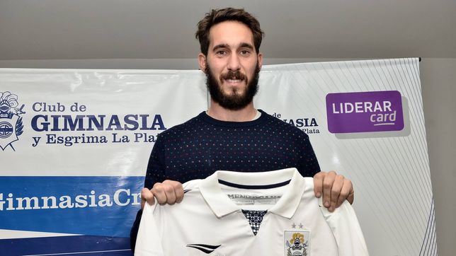 un ex jugador de gimnasia deja el futbol por una enfermedad degenerativa