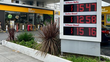 La nafta aumenta este sábado y se siente en los surtidores de La Plata