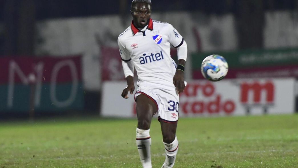 Gimnasia viaja a Uruguay para cerrar la llegada de Christian Ebere