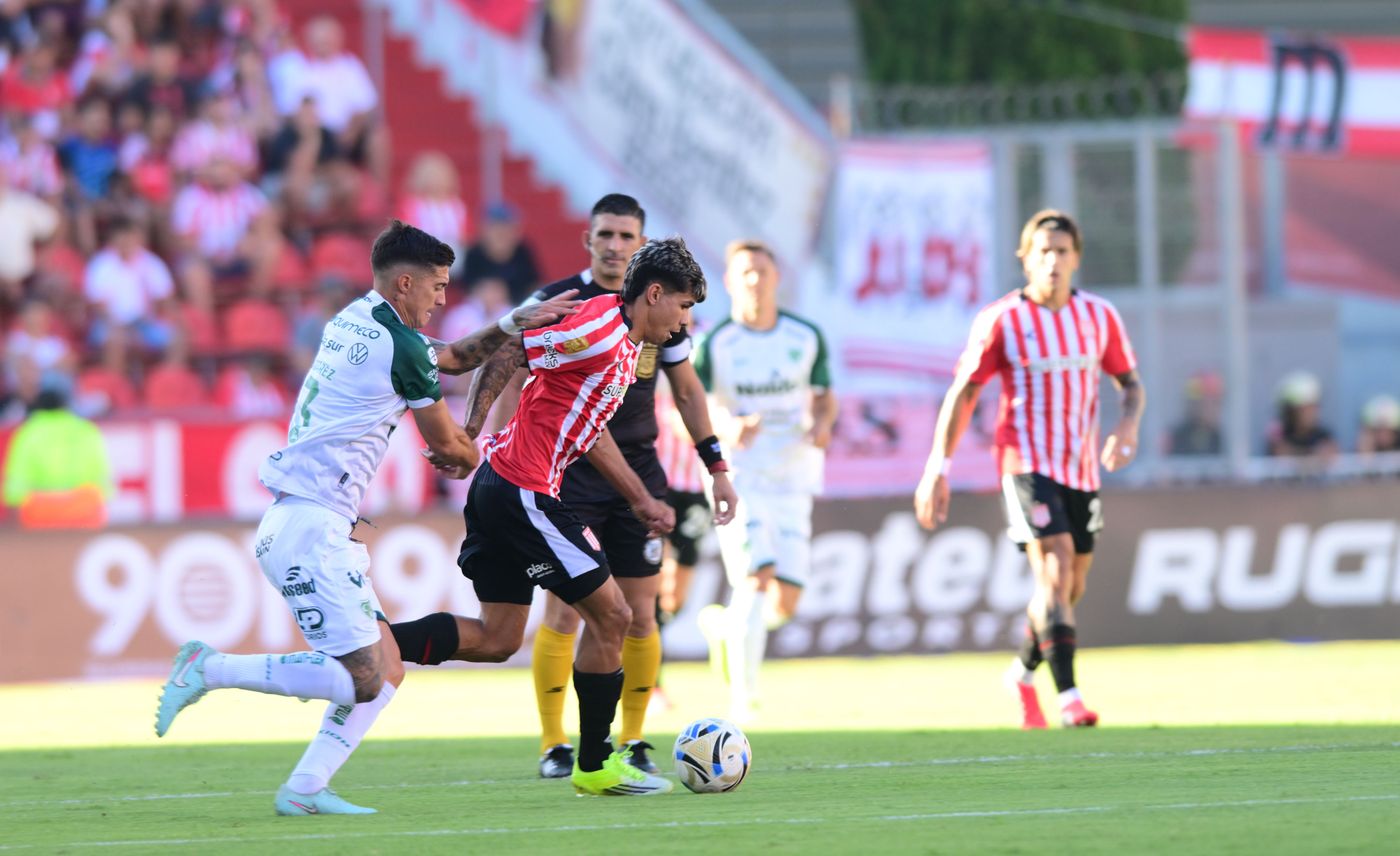 Estudiantes y Sarmiento igualan 0 a 0. Estudiantes y Sarmiento igualan 0 a 0.