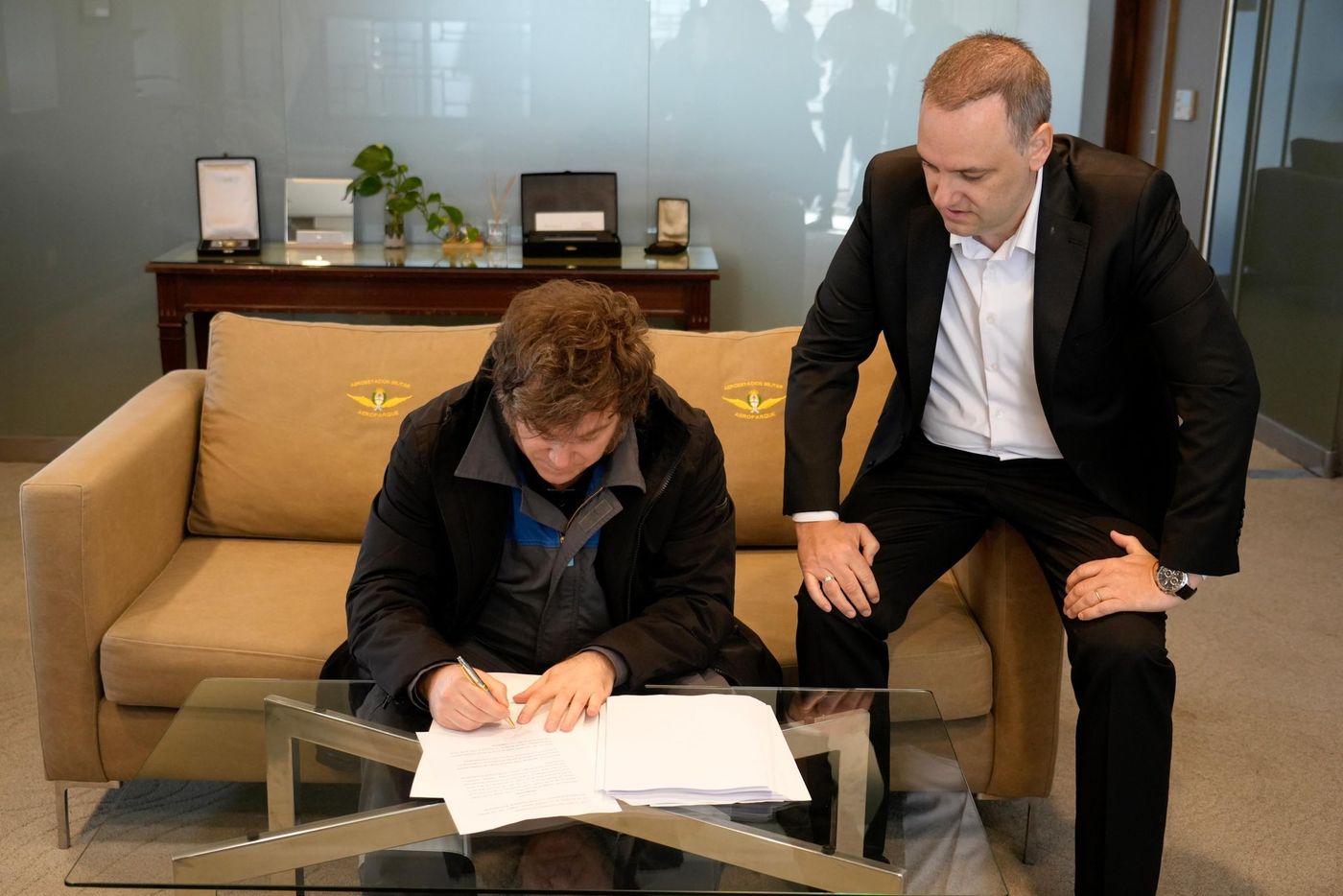 Días atrás, Javier Milei y Manuel Adorni comunicaban en redes que estaba listo el proyecto de reforma laboral.