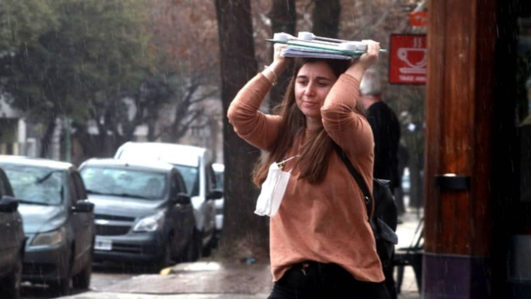¿Puede llover en el arranque del fin de semana en La Plata?