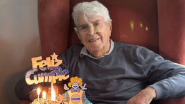 el socio mas longevo de gimnasia celebro sus 100 anos junto al lobo el socio mas longevo de gimnasia celebro sus 100 anos junto al lobo