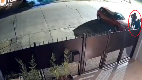 Delincuentes rompieron el portón de un garaje a patadas en Tolosa y se robaron una bicicleta Delincuentes rompieron el portón de un garaje a patadas en Tolosa y se robaron una bicicleta