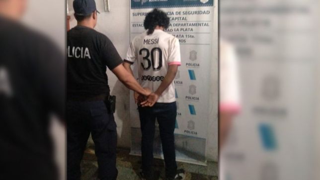 sangriento robo en la plata: un ladron ataco a un hombre a punaladas mientras dormia