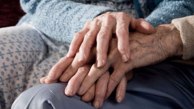 abuelos platenses en alerta: dicen ser de anses y los enganan por telefono para robarles sus ahorros