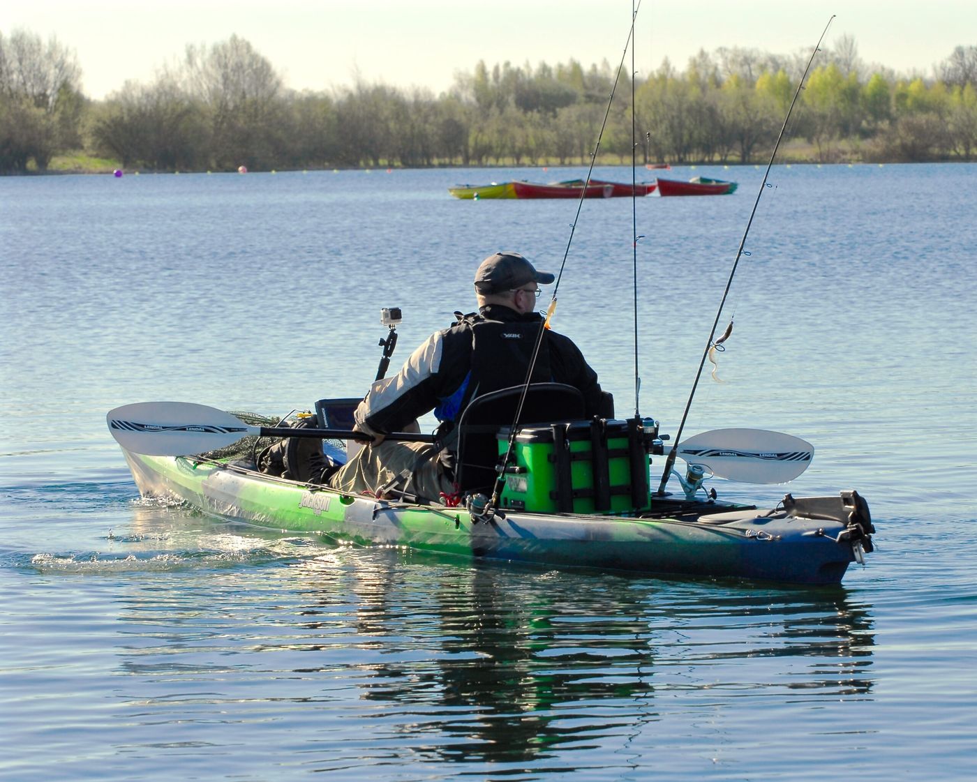 Pesca en kayak.jpg
