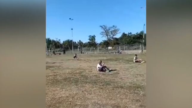 inedita sentada de chicos del futbol infantil de berisso contra los fallos arbitrales