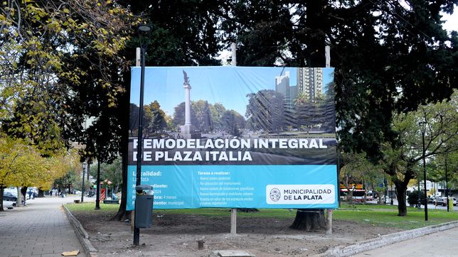 alak busco el respaldo de la colectividad para remodelar la plaza italia