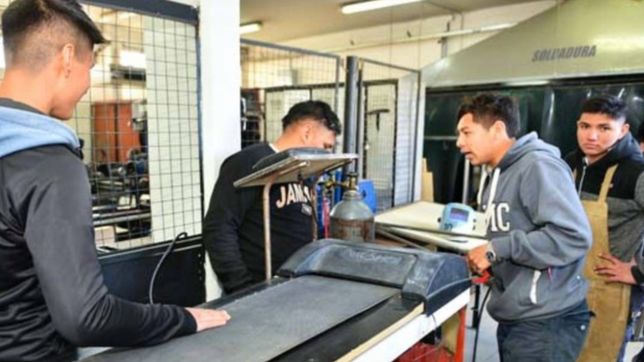 una escuela de la plata necesita alumnos para no cerrar una de sus orientaciones