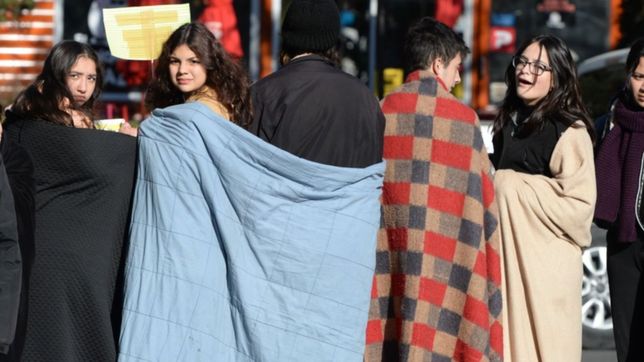 frazadazo y protesta en la legion: alumnos sin calefaccion se niegan a entrar a clases
