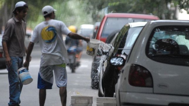 por denuncias de extorsion, se realizo un operativo contra los trapitos y hubo 3 detenidos