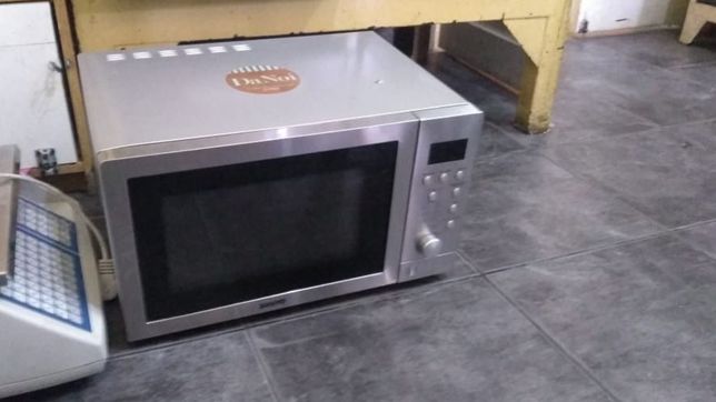 destrozaron el frente de da noi y quisieron llevarse hasta un horno microondas