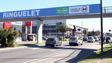 La Municipalidad puso en funcionamiento la onda verde en Camino Centenario