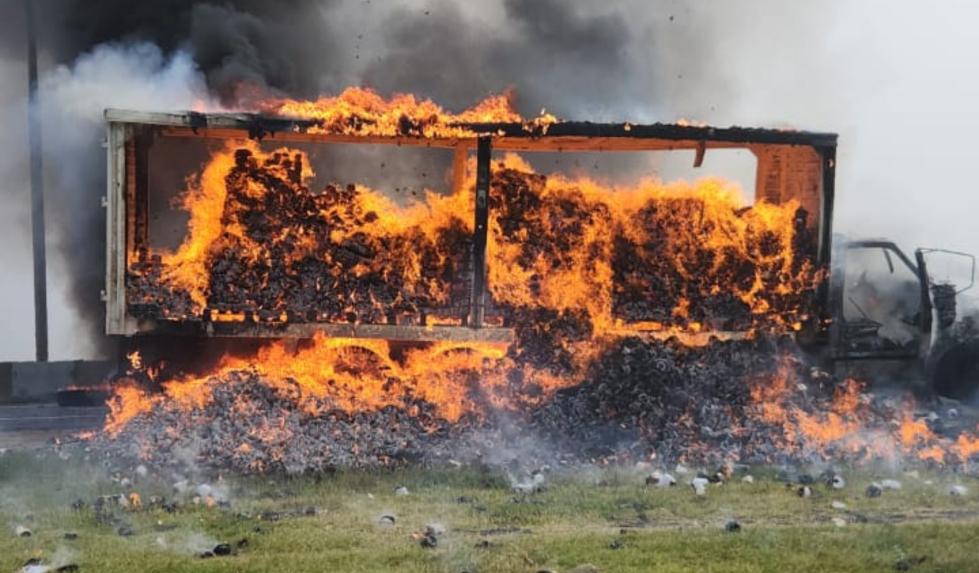 Camión incendiado