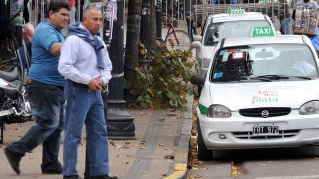 por la devaluacion y la crisis, taxistas piden un nuevo aumento del servicio