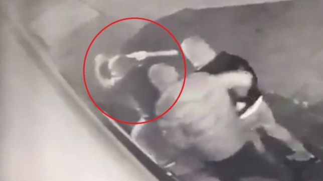 videos: asi fue el impresionante robo a mazazos en una casa de gonnet