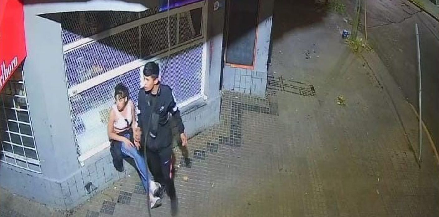 Video Rompieron La Persiana Y Entraron A Robar A Un Kiosco Del Barrio