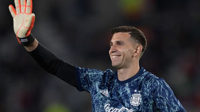 video: el dibu martinez grabo un saludo y cumplio el sueno de un arquerito de la plata