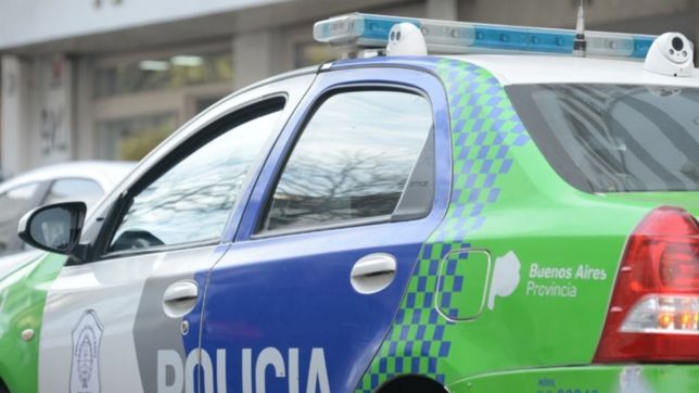 cinco ladrones lo amenazaron en plena calle y le robaron todo lo que llevaba