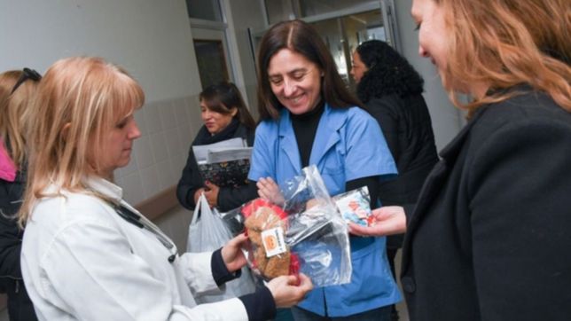 presos de olmos donaron mas de 30 pares de pantuflas al hospital de ninos de la plata