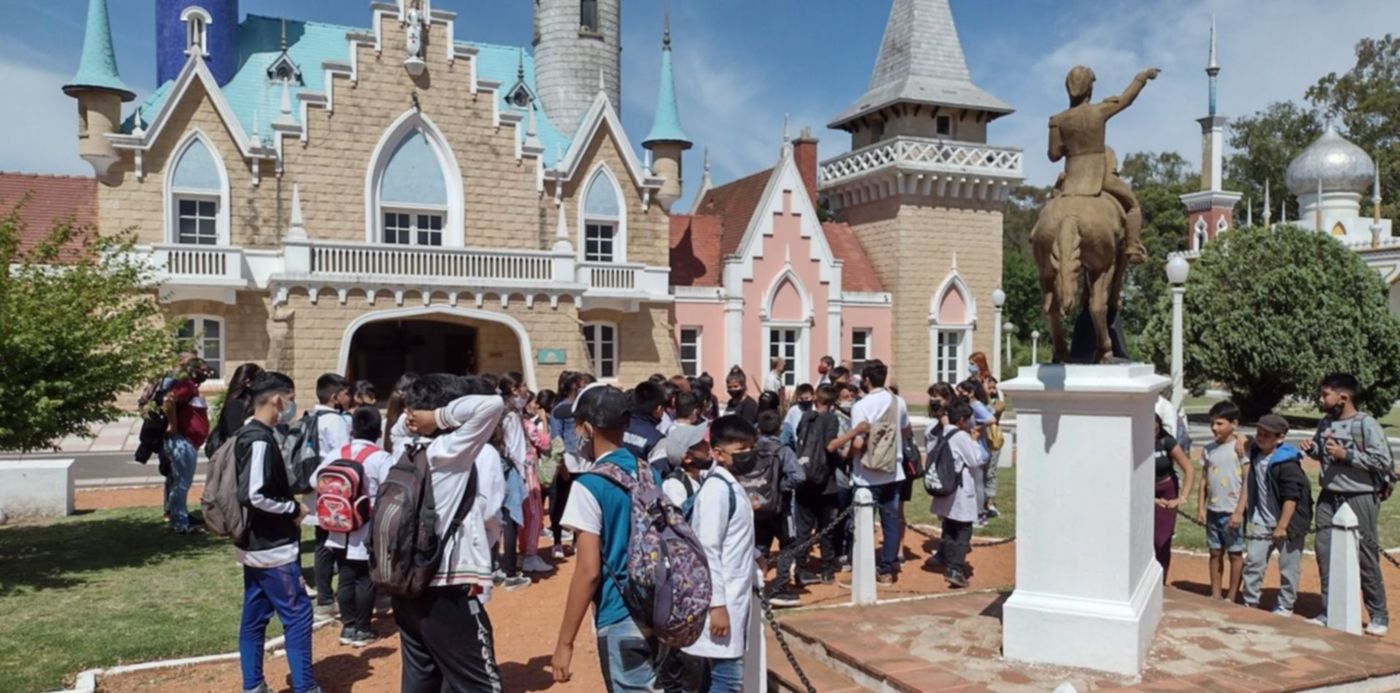 Chicos de escuelas visitan la República de los Niños vinculando mi ciudad