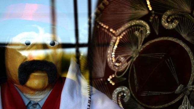 el gauchito gil y san la muerte reunen a casi mil personas en una esquina de san carlos