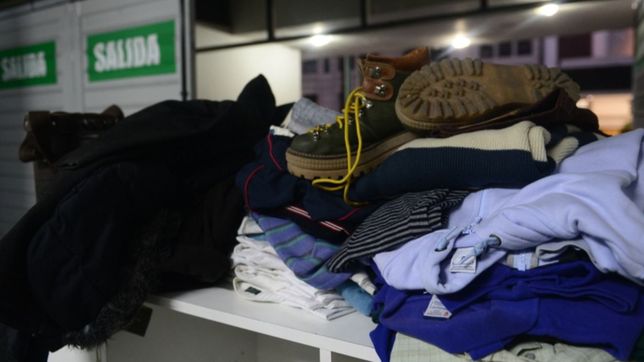 el consejo social de la unlp junta ropa de abrigo para entregar en barrios de la region